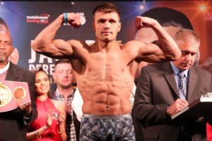 Новини спорту - Процедура зважування Дерев’янченка і Рамоса перед боєм: обидва у своїй вазі