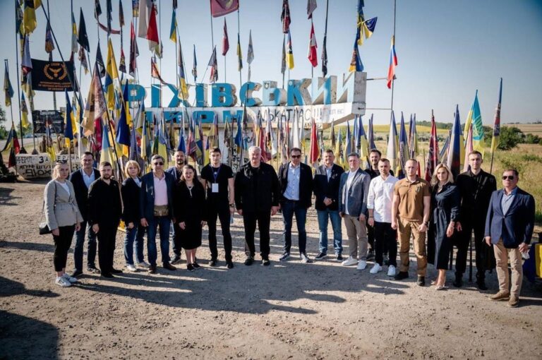 Сибіга з послами відвідав передові позиції ЗСУ