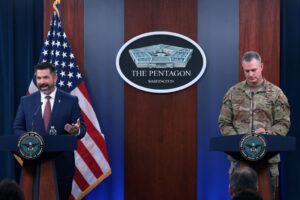 США пояснили, чому призупинили поставки зброї Україні