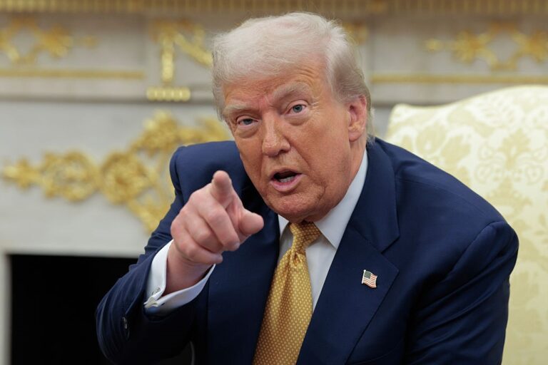 Трамп відтермінував обмеження проти Китаю заради угоди – FT