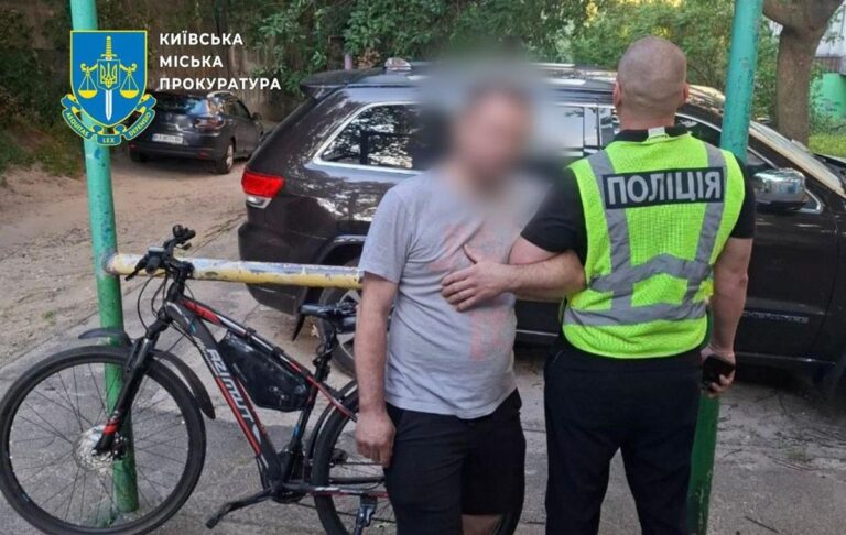У Києві обстріляли автомобіль волонтерки