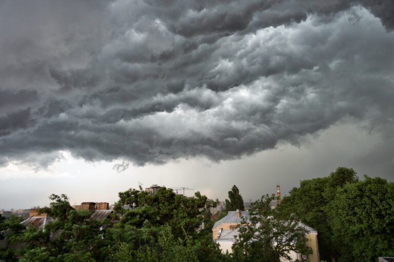 У Києві перший рівень небезпеки через грозу
