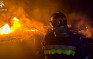 У Миколаєві пролунали вибухи, зайнялися пожежі