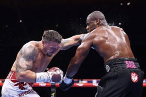 Усик – видатний чемпіон: Батько Дюбуа висловився після поразки сина