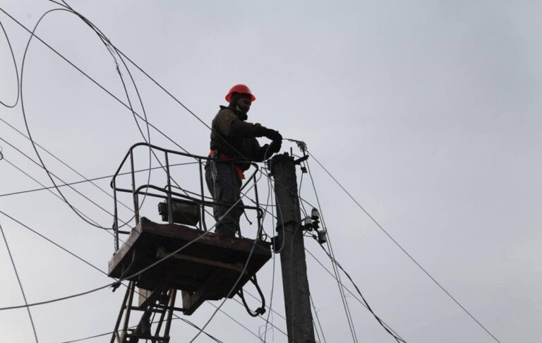 В Україні відключення світла у шести областях