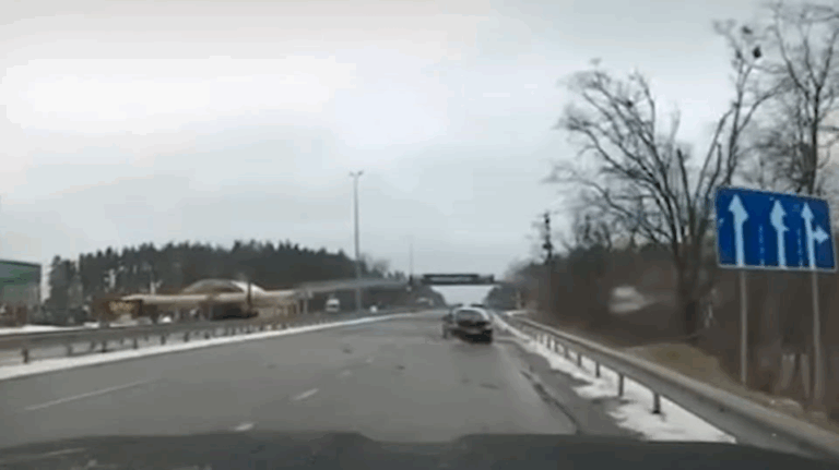 Віддав наказ розстріляти авто з цивільними: офіцер армії РФ отримав підозру