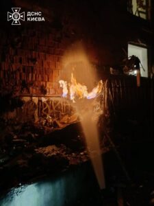 З’явилися перші кадри наслідків удару РФ по Києву