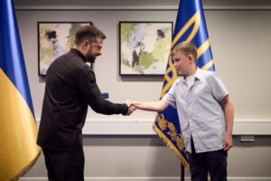 Зеленський нагородив 11-річного данського волонтера