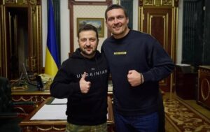 Зеленський привітав Усика з премогою в реванші