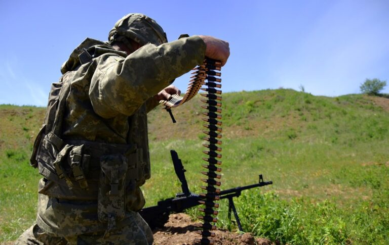 Армія РФ тисне на 12 напрямках – Генштаб