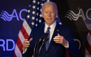 Байден спрогнозував “темні часи” у США за часів Трампа