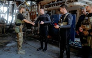 Буданов перевірив позиції на Зміїному та газових “вишках” у Чорному морі