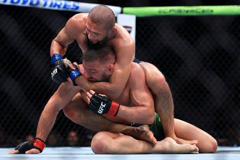 Чімаєв здолав Дю Плессі та здобув титул UFC