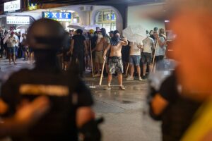 Ескалація в Сербії: мітинги стають вуличними боями