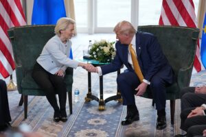 Фон дер Ляєн поговорила з Трампом після атаки на Київ