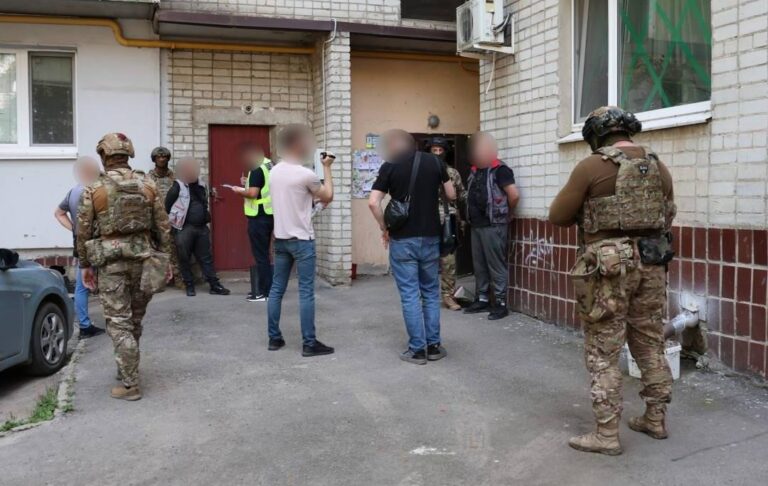 На Харківщині злочинці напали на матір військового