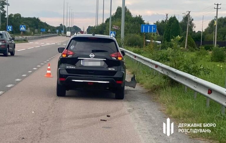 На Рівненщині поліцейський з ознаками сп’яніння збив пішоходів