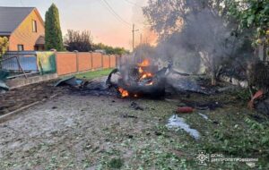 Обстріл Нікополя: росіяни атакували авто ДСНС