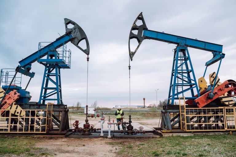 Російська нафта продається з рекордними знижками через мита Трампа