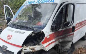 Російський дрон влучив у “швидку” на Харківщині
