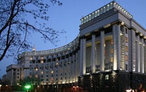 Стало відомо, в яких центральних держорганах платять найвищі зарплати