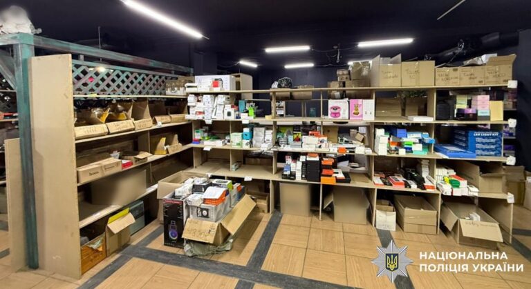 У Дніпрі викрили схему продажу фейкових гаджетів відомого бренду