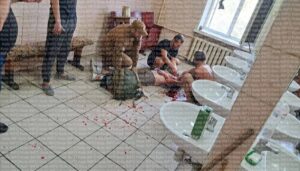 У Києві мобілізований порізав собі руки та шию на збірному пункті