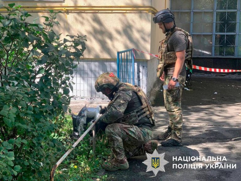 У Києві впали уламки дрона РФ