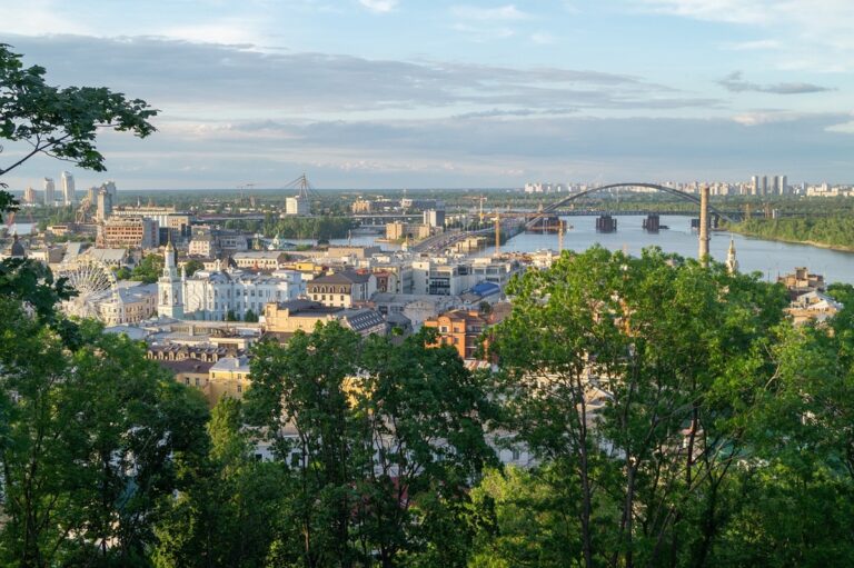 У центрі Києва лунали постріли: влада пояснила, що сталося