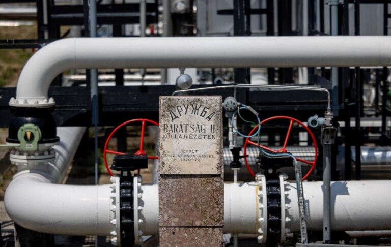 Угорщина та Словаччина знову почали отримувати нафту через Дружбу