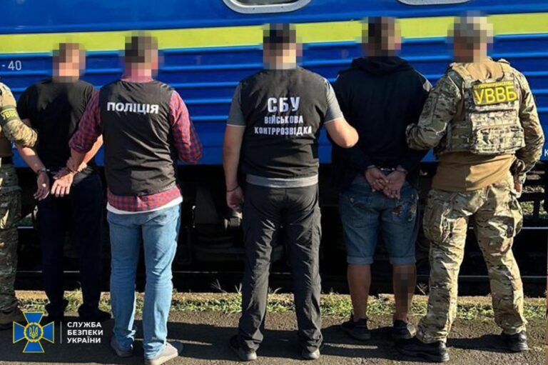 Затримано 12 організаторів схем для ухилянтів