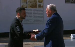 Зеленський нагородив Келлога орденом