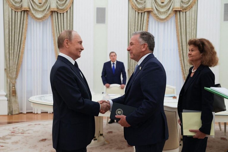 ЗМІ: Путін готує обмежене перемир’я у війні