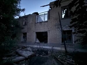 Новини України - Росіяни вдарили по житловій двоповерхівці в Новодонецькому, є загиблі