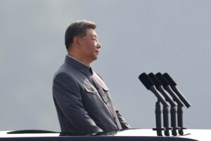 Новини світу - Сі заявив про "вибір між війною і миром" на військовому параді з Путіним