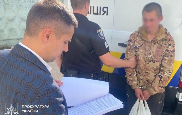 У Києві чоловік пограбував пораненого військового на візку