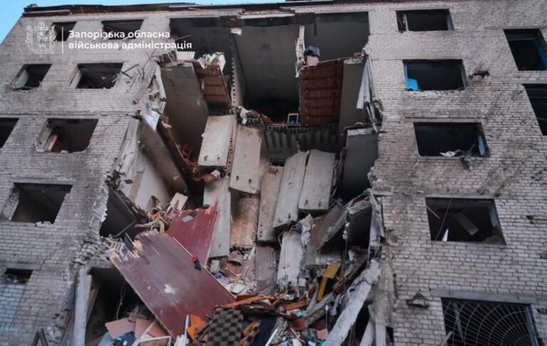 Атака на Запоріжжя: під завалами знайшли загиблого