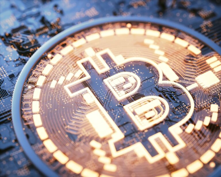 Bitcoin обвалився нижче $105 тисяч