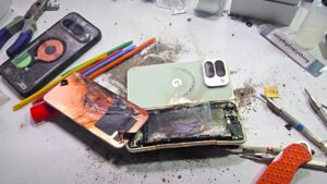 Технології - Google Pixel 10 Pro Fold вибухнув під час тесту на міцність