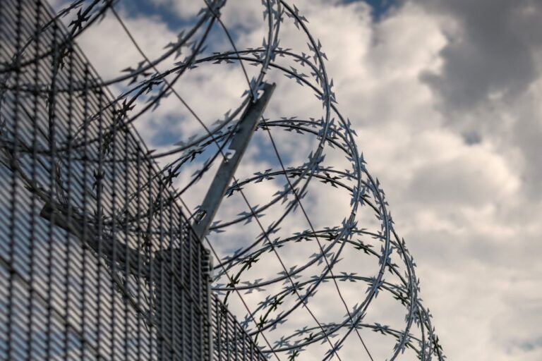 Латвія видворяє понад 800 росіян