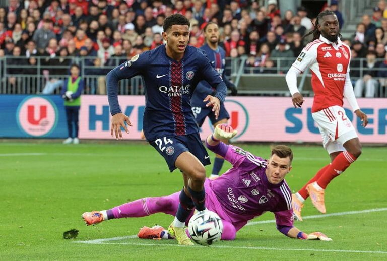 Півзахисник ПСЖ залишається в клубі, відхиливши пропозиції з АПЛ