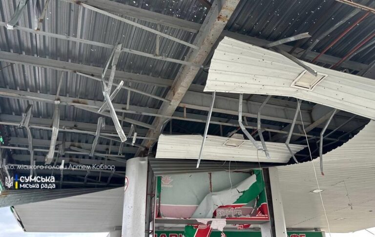 Росіяни поцілили по АЗС у Сумах, четверо поранених