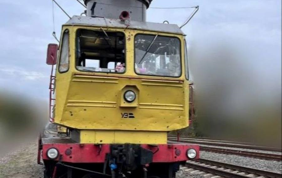 Новини України - Росіяни вдарили по залізниці у Чернігові: поранено машиніста