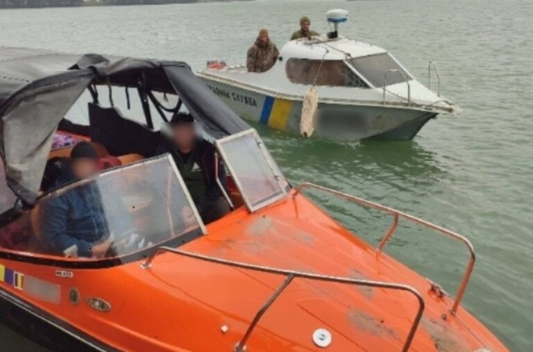 Румунські катери порушили кордон України на Дунаї