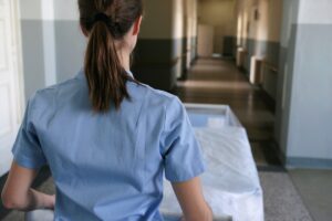 У Рівному від опікового шоку померло немовля: медсестрі оголосили підозру