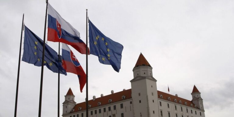 У ЄС хочуть позбавити Словаччину права голосу через конституційні зміни