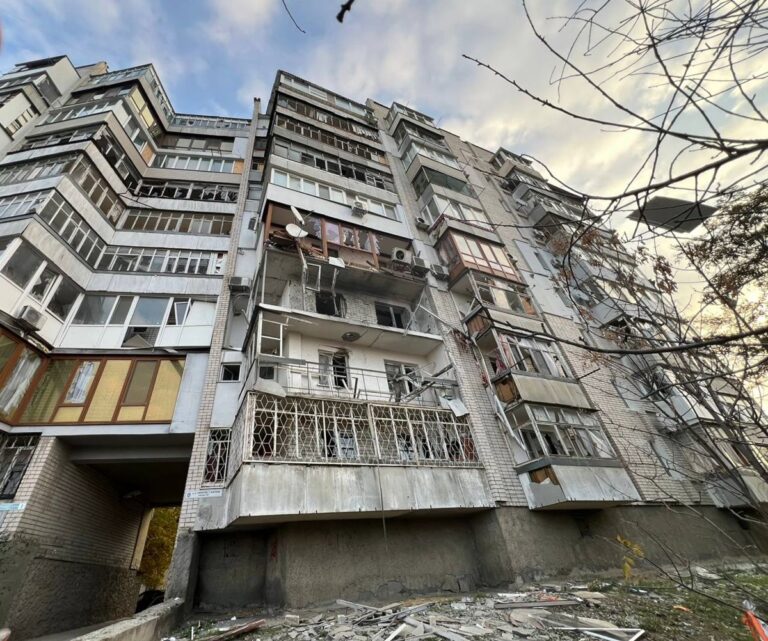 Удар по Херсону: двоє загиблих, 14 поранених