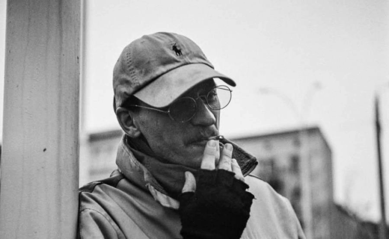 Українському фотожурналісту ампутували ногу після поранення на фронті