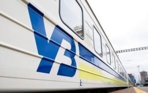 УЗ попередила про зміни руху поїздів та затримки через обстріли