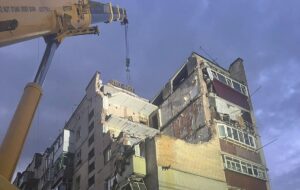 В Хмельницькому під завалами знайшли друге тіло